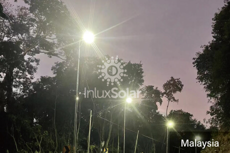 Luces solares para carretera rural en Malasia